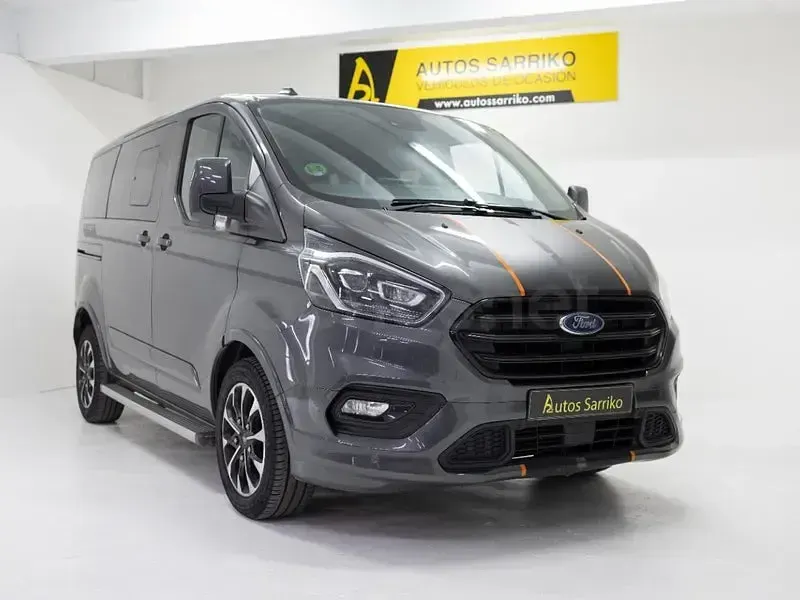 Usado Ford Transit Custom Limited 150 CV (110 kW) 2022 Gris / plata Van