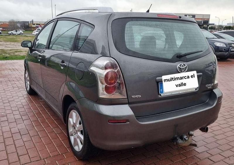 Usado Toyota Corolla Verso Sol 129 CV (94 kW) 2006 Gris Monovolumen