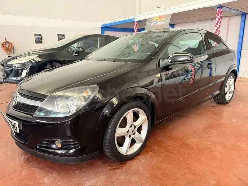 Usado Opel Astra GTC Sport 120 CV (88 kW) 2007 Negro Berlina