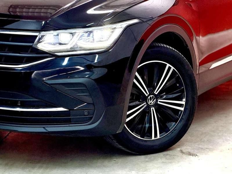 Usado VW Tiguan Life 150 CV (110 kW) 2021 Negro SUV