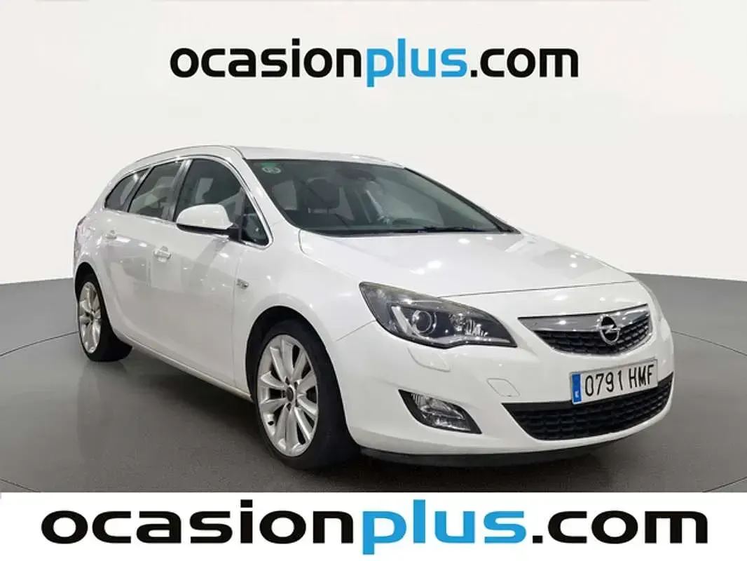 Usado Opel Astra Excellence 125 CV (91 kW) 2012 Blanco Familiar