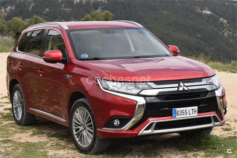Rojo Usado 2021 Mitsubishi Outlander P-HEV Motion SUV | 21.500 € (Buen precio) - Imagen 1/4