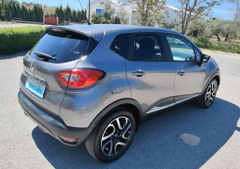 Usado Renault Captur Intens 90 HP (66 kW) 2015 Cinzento SUV