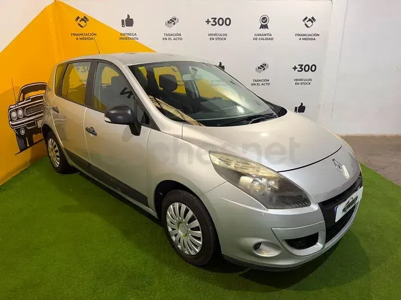 Usado Renault Scénic III 85 CV (62 kW) 2010 Gris / plata Monovolumen