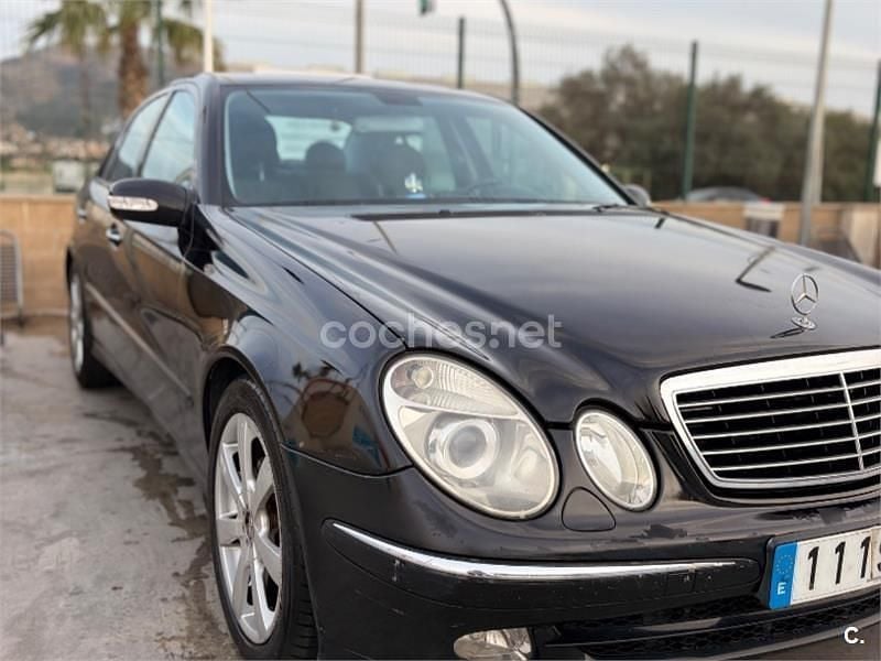 Usado Mercedes E320 Avantgarde 204 CV (150 kW) 2004 Negro Berlina