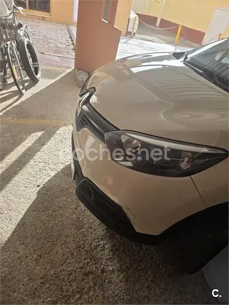 Usado Renault Captur Intens 90 HP (66 kW) 2015 Bege SUV