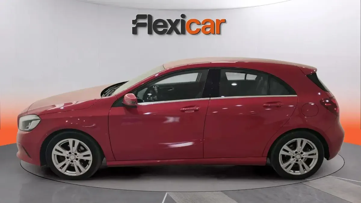 Usado Mercedes A200 136 CV (100 kW) 2017 Rojo Utilitario