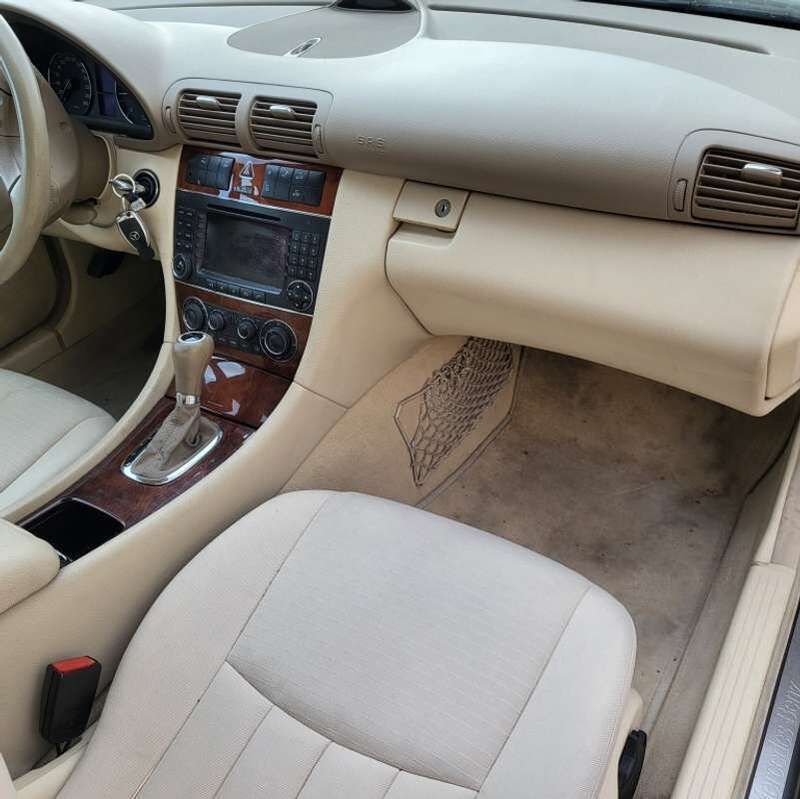 Verde Usado 2007 Mercedes C320 Elegance Berlina | 8950 € (Buen precio) - Imagen 1/4