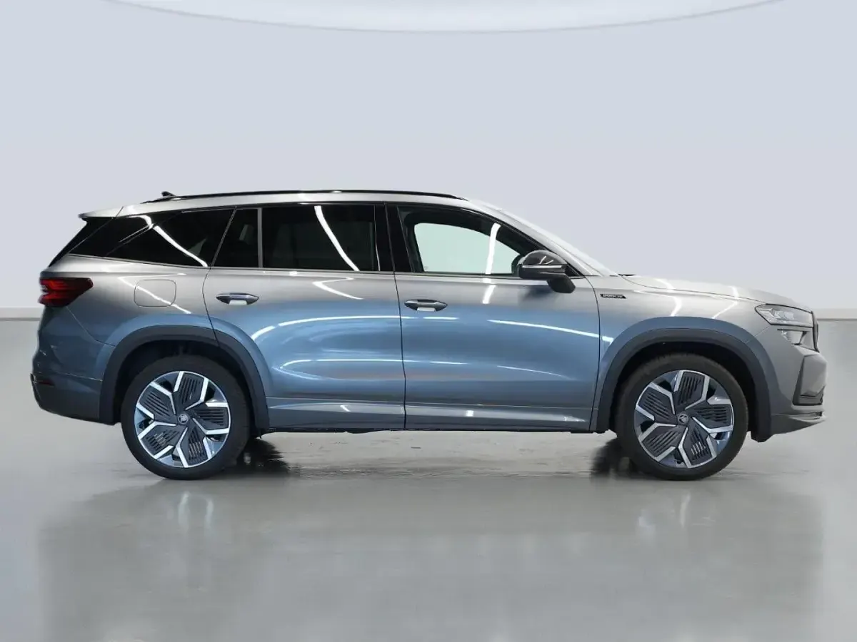 Usado Skoda Kodiaq SportLine 204 CV (150 kW) 2026 Gris SUV