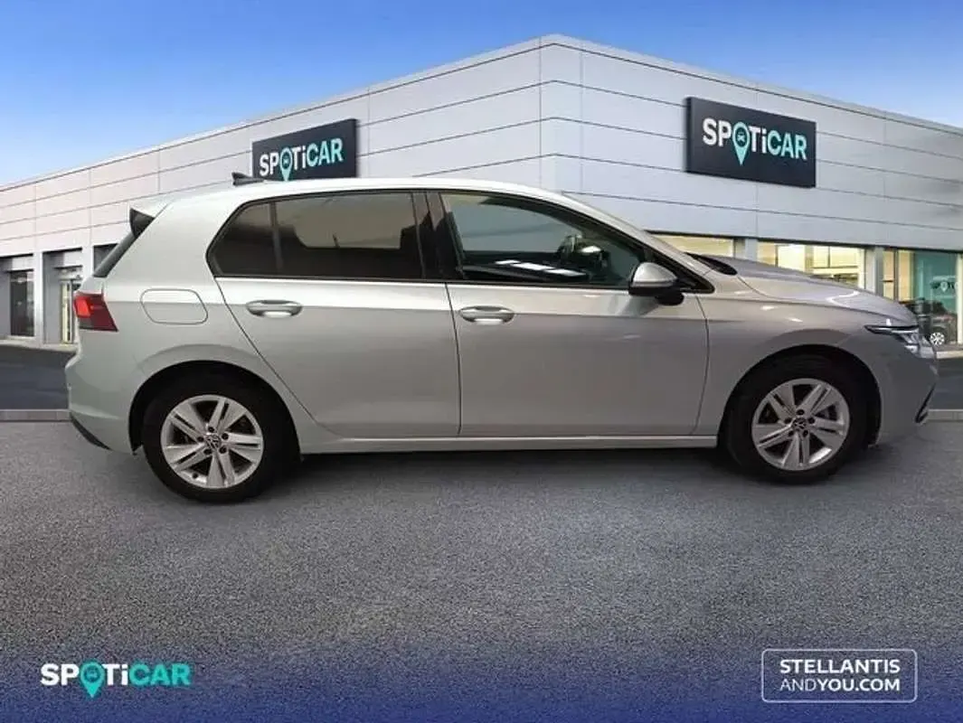 Usado VW Golf VIII Life 116 CV (85 kW) 2021 Gris Utilitario