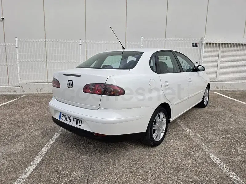 Usado Seat Cordoba 80 CV (58 kW) 2007 Blanco Berlina