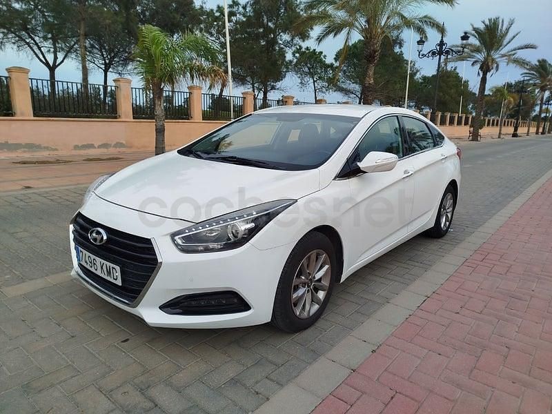 Usado Hyundai i40 115 CV (84 kW) 2018 Blanco Berlina