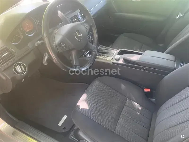Usado Mercedes C220 Elegance 150 CV (110 kW) 2007 Gris / plata Berlina