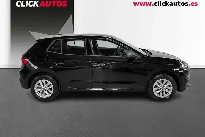 Usado Skoda Fabia Essence 95 CV (69 kW) 2025 Plata Utilitario