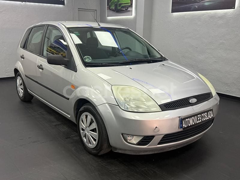 Gris / plata Usado 2003 Ford Fiesta Trend Utilitario | 2490 € (Buen precio) - Imagen 1/4