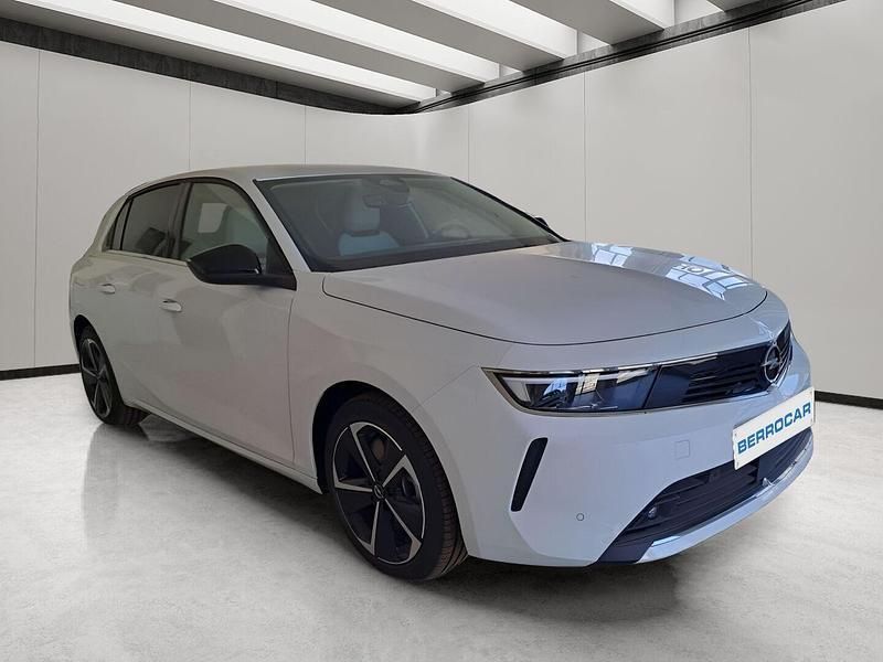 Blanco Usado 2023 Opel Astra Elegance Berlina | 17.500 € (Buen precio) - Imagen 1/4