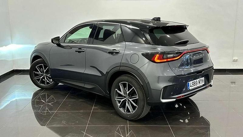 Usado Lexus LBX 137 CV (100 kW) 2025 Gris SUV