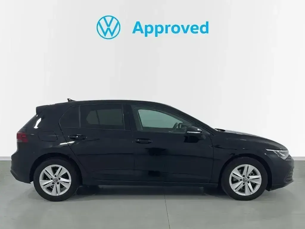 Usado VW Golf VIII Life 115 CV (84 kW) 2024 Negro Berlina