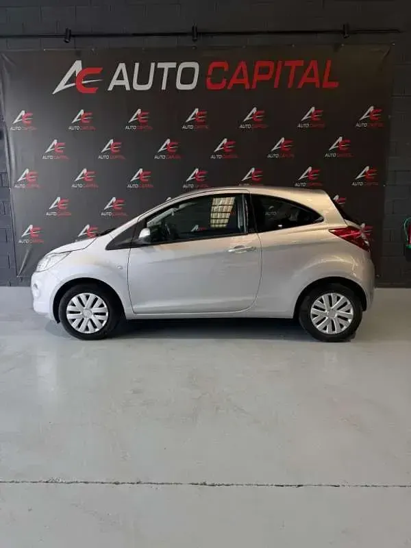 Usado Ford Ka Grand Prix III 69 CV (50 kW) 2014 Gris Utilitario