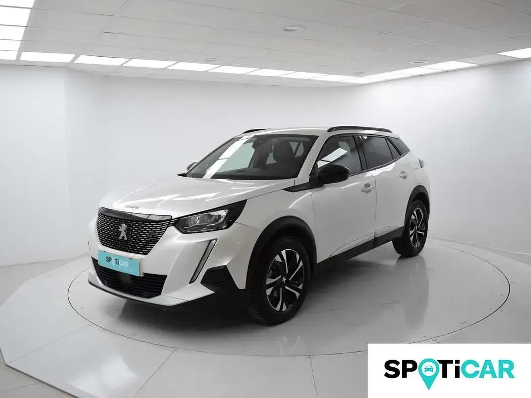 Usado Peugeot 2008 Allure 131 CV (96 kW) 2022 Blanco SUV