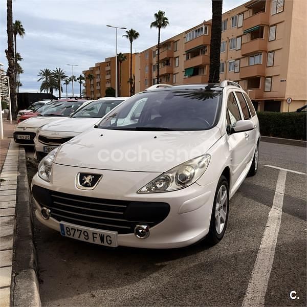 Usado Peugeot 307 110 CV (80 kW) 2007 Blanco Familiar