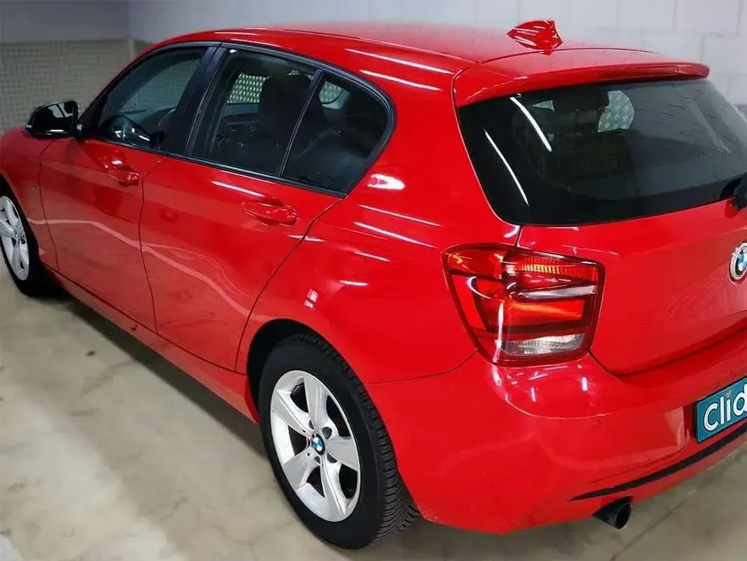 Usado BMW 114 102 CV (75 kW) 2012 Rojo Utilitario