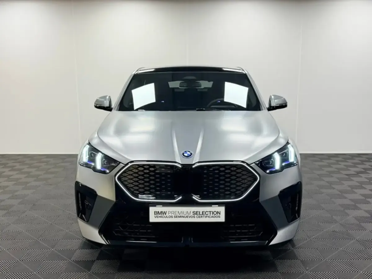 Usado BMW iX2 Comfort Edition 150 kW (204 CV) 2026 Gris SUV