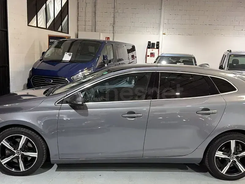 Usado Volvo V40 Inscription 190 CV (139 kW) 2017 Gris / plata Berlina