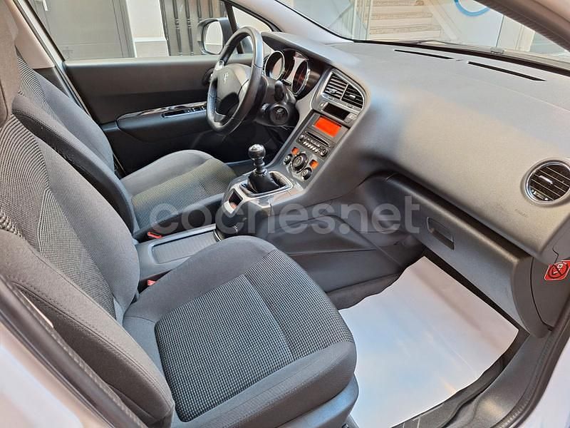 Usado Peugeot 5008 Style 130 CV (95 kW) 2016 Blanco Monovolumen