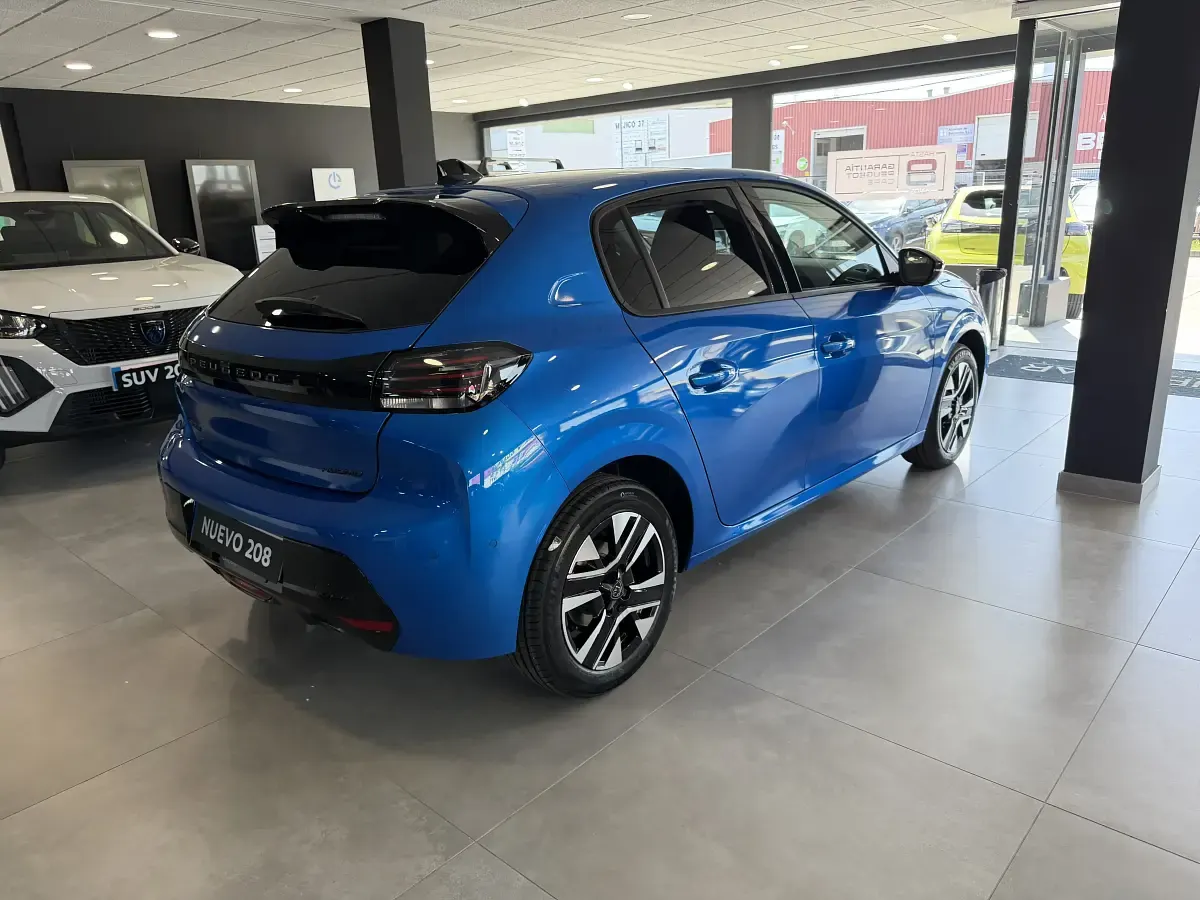 Nuevo Peugeot 208 Allure 110 CV (80 kW) 2026 Azul Utilitario
