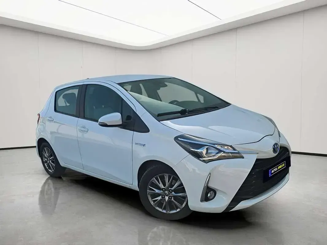 Usado Toyota Yaris Active 99 CV (72 kW) 2020 Blanco Utilitario
