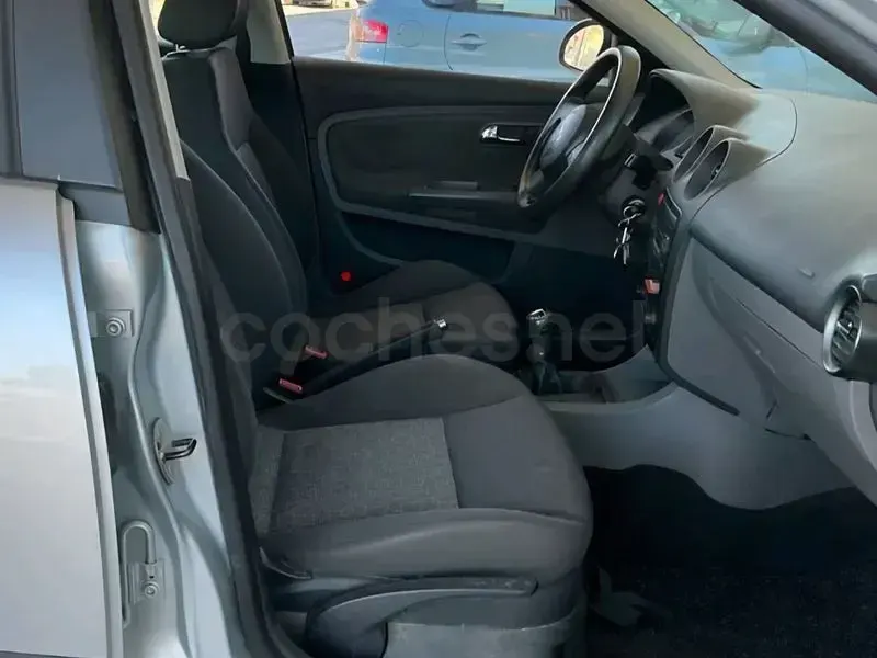 Usado Seat Cordoba Sport 100 CV (73 kW) 2007 Gris / plata Berlina