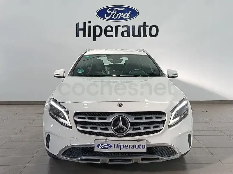 Usado Mercedes GLA180 122 CV (89 kW) 2019 Blanco SUV