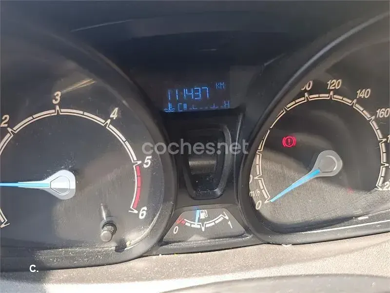 Usado Ford Fiesta Trend 75 CV (55 kW) 2013 Gris / plata Berlina