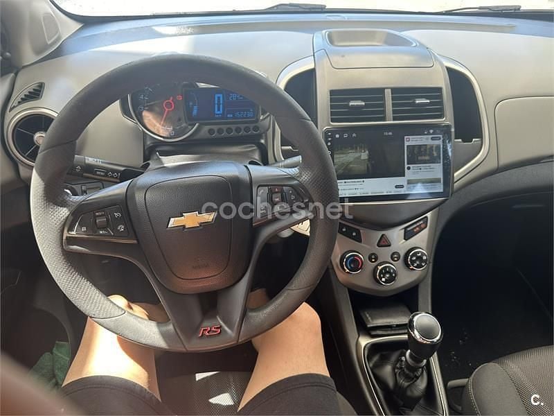 Usado Chevrolet Aveo LT 100 CV (73 kW) 2015 Blanco Berlina