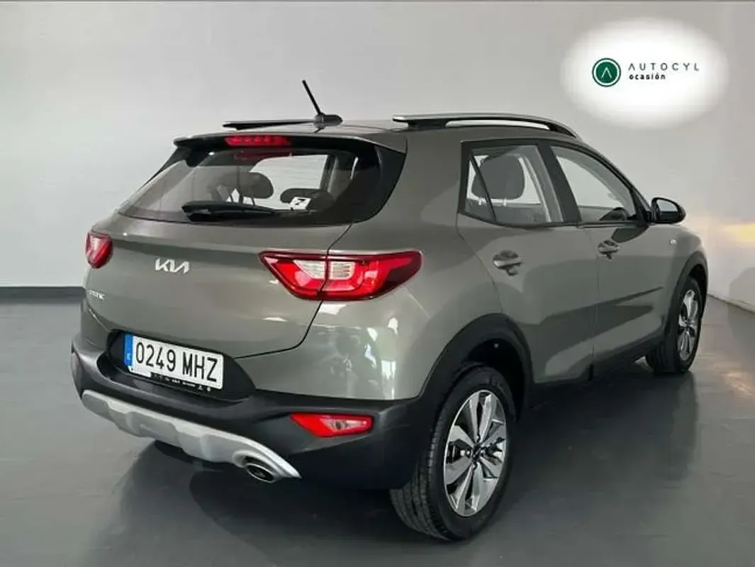 Usado Kia Stonic 84 CV (61 kW) 2023 Verde SUV
