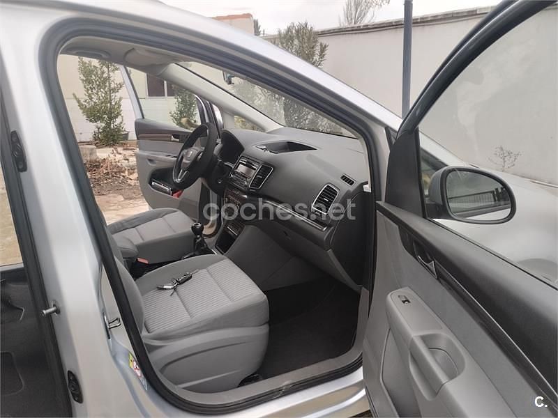 Usado Seat Alhambra Reference 140 CV (102 kW) 2011 Gris / plata Monovolumen