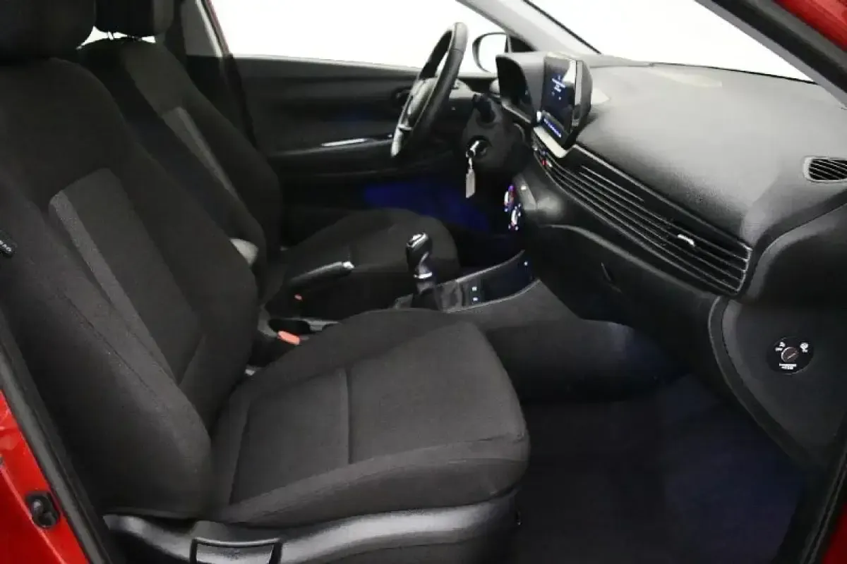 Nuevo Hyundai i20 Blackline 90 CV (66 kW) 2026 Granate Utilitario