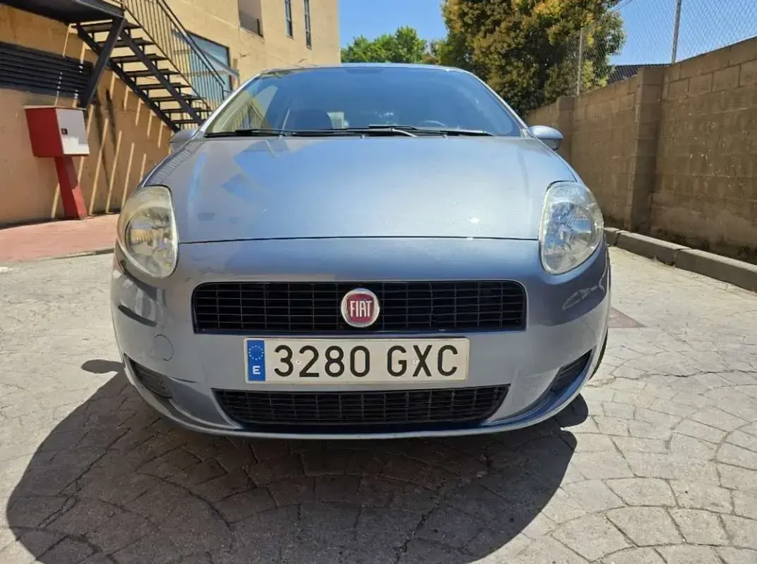 Usado Fiat Grande Punto Active 65 CV (47 kW) 2010 Azul Utilitario