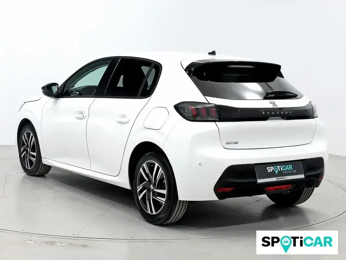 Usado Peugeot 208 Allure 100 CV (73 kW) 2023 Blanco Utilitario