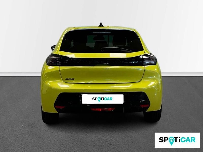 Usado Peugeot 208 Allure 100 CV (73 kW) 2024 Dorado Utilitario