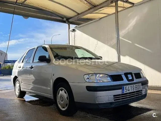 Usado Seat Cordoba Stella 60 CV (44 kW) 2001 Gris / plata Berlina