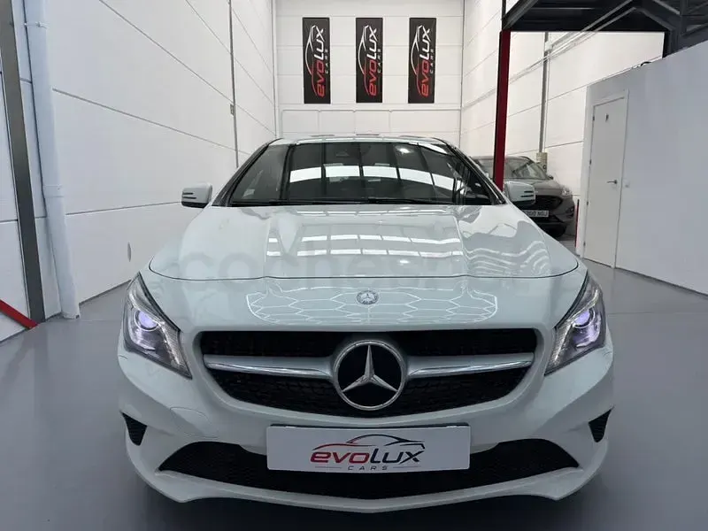 Usado Mercedes CLA200 136 CV (100 kW) 2016 Blanco Coupe