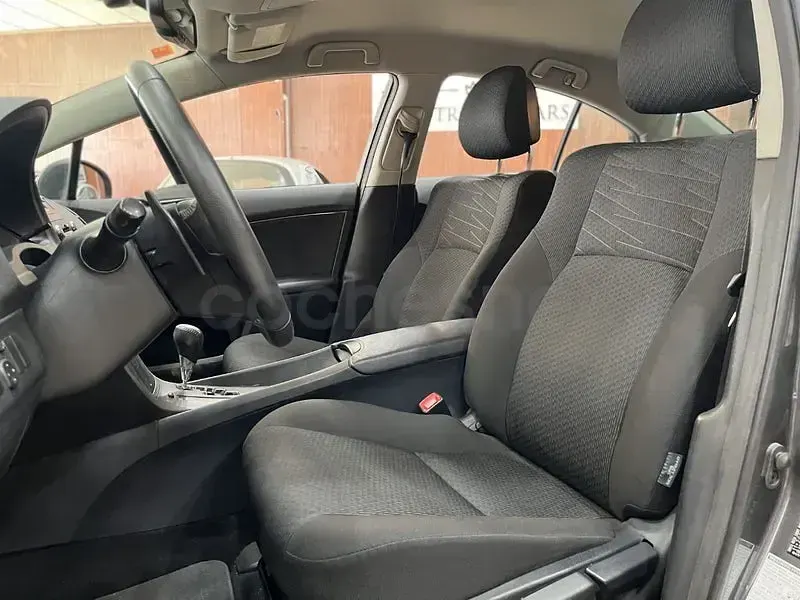 Usado Toyota Avensis Multidrive S 147 CV (108 kW) 2011 Gris / plata Berlina