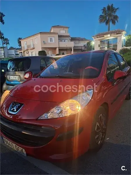Usado Peugeot 207 70 CV (51 kW) 2008 Rojo Berlina