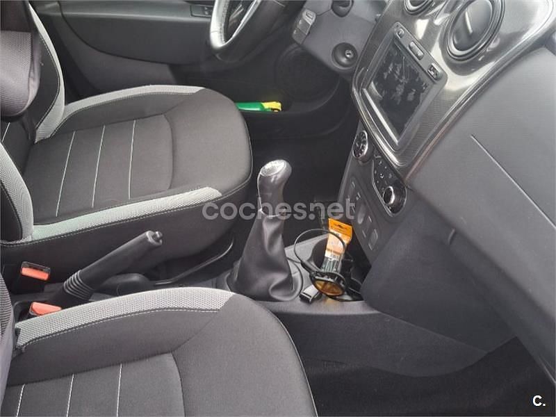 Usado Dacia Sandero Comfort 90 HP (66 kW) 2020 Branco Sedan