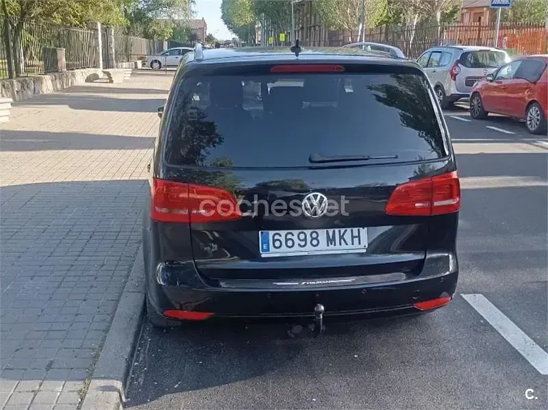 Usado VW Touran Advance 105 CV (77 kW) 2015 Negro Monovolumen
