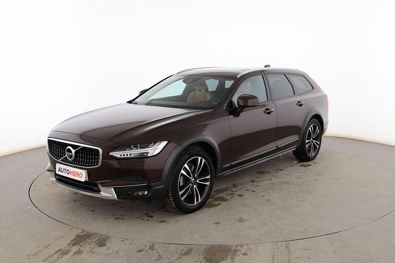 Begagnad Volvo V90 CC Pro 190 HK (139 kW) 2018 Brun Kombi