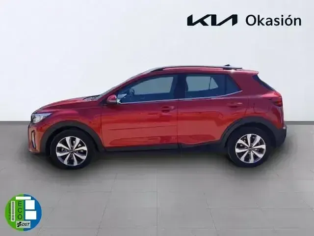 Usado Kia Stonic 120 CV (88 kW) 2022 Rojo SUV
