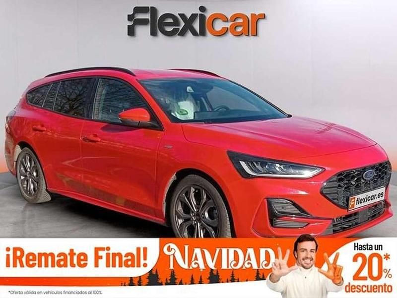 Burdeos Usado 2022 Ford Focus ST-Line Utilitario | 14.990 € (Precio justo) - Imagen 1/4